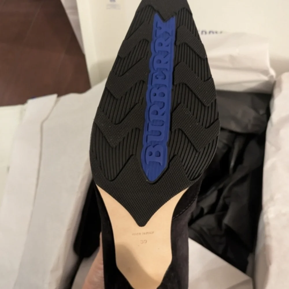 BNIB Burberry Storm Ankle Booties in Black Suede - Picture 4 of 6